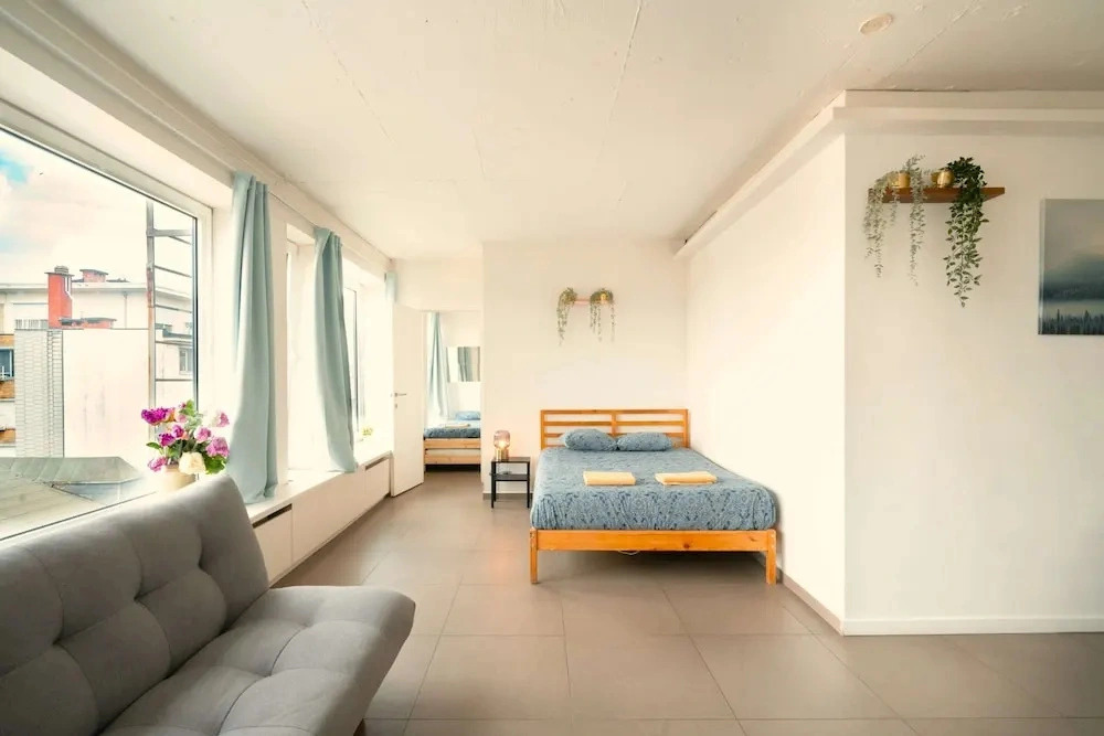 Centrally Located Antwerp Stay for 10
