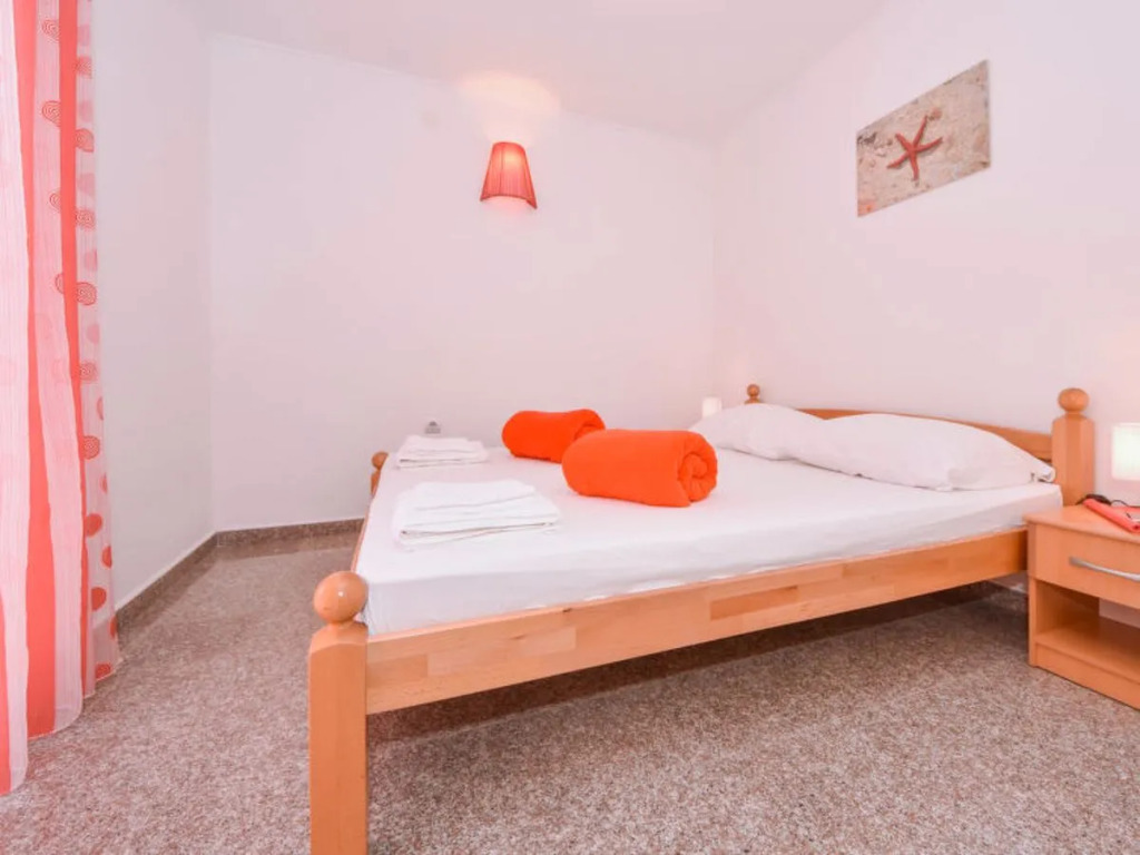 Apartment Jelena Karlobag