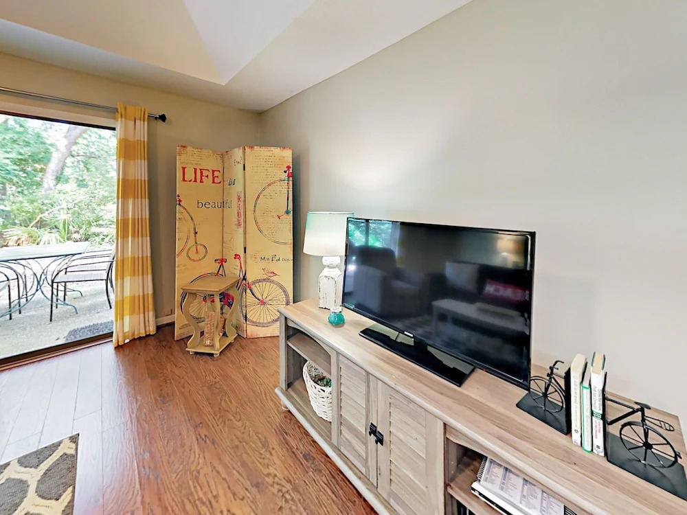 Sea Pines 2br W/ Patio, Near Beach 2 Bedroom Home