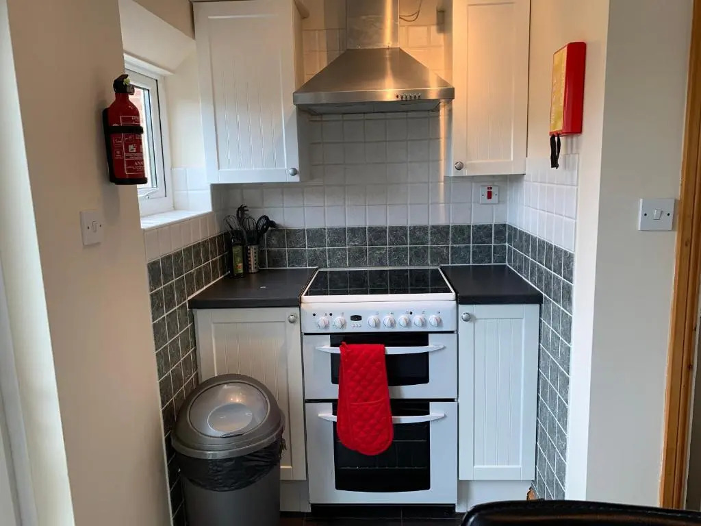 3 Bedroom House For Contractors By Beds Away Short Lets & Serviced Accommodation Oxford With Free Parking for 2 Cars