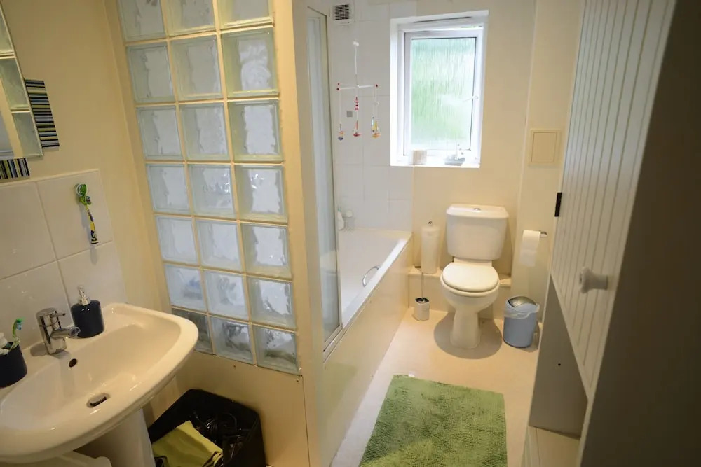 2 Bedroom Apartment With Balcony in Nunhead