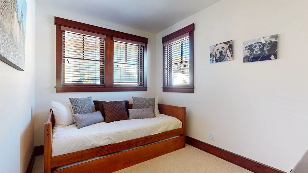 Juniper Crest #25 4 Bedroom Condo by RedAwning