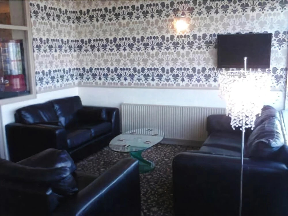 Oakwell Hotel