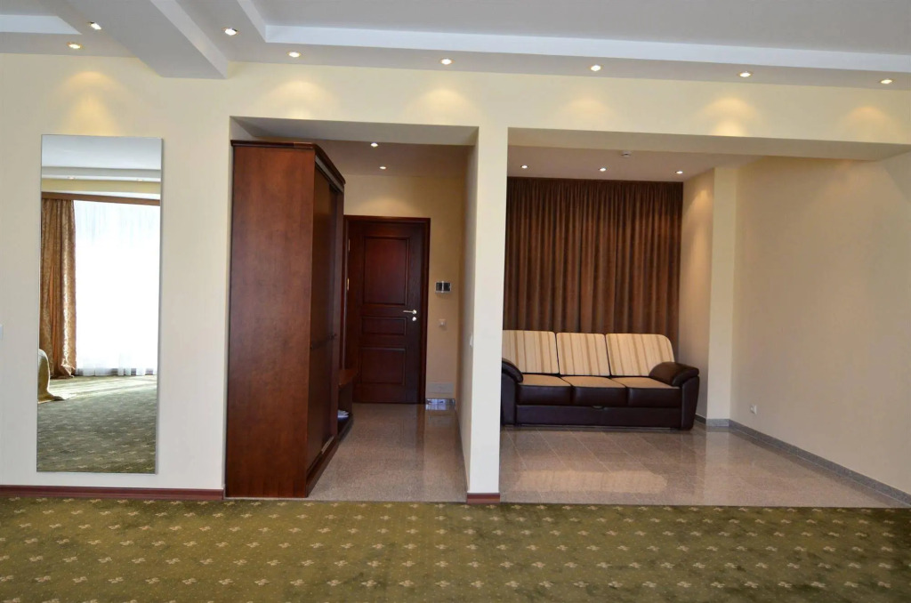 Platinum Hotel