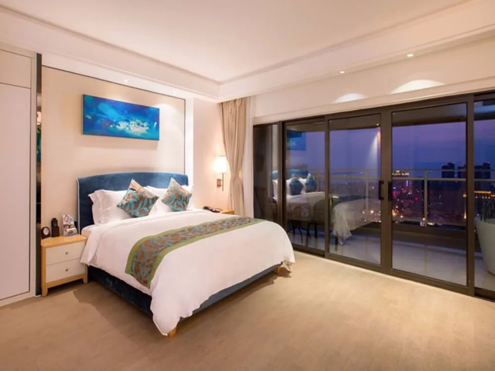 Poly Phoenix Hotel