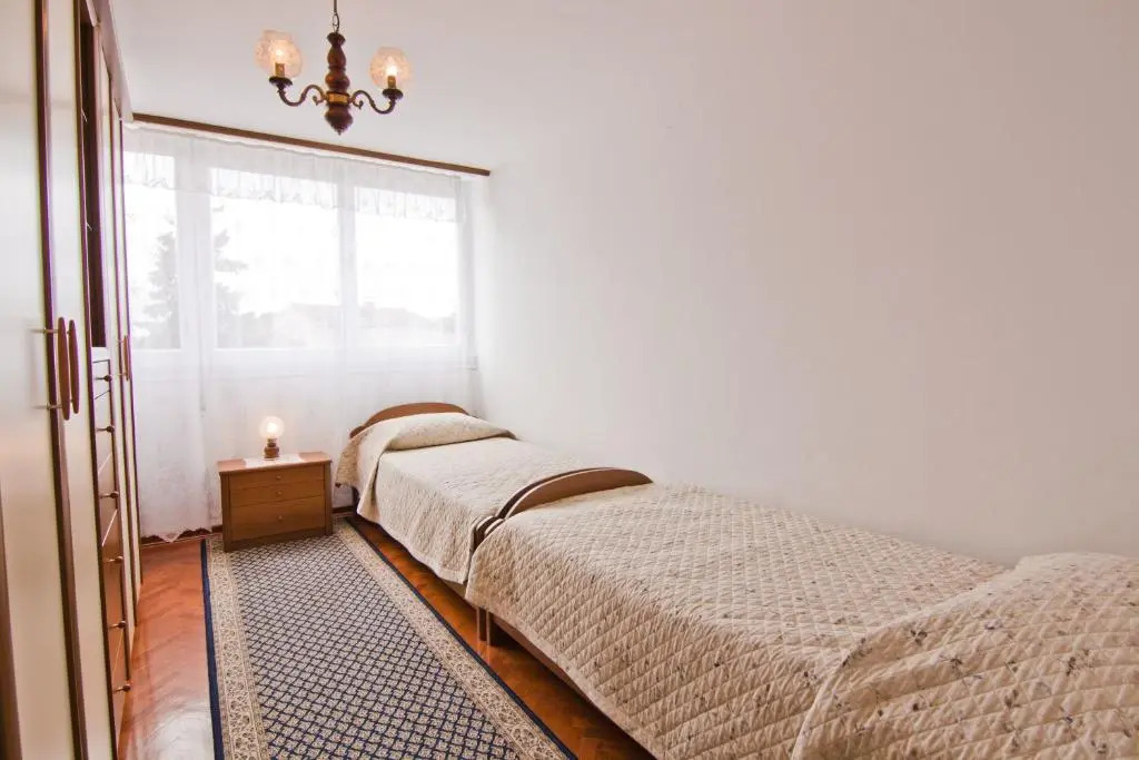 Tennis Apartment