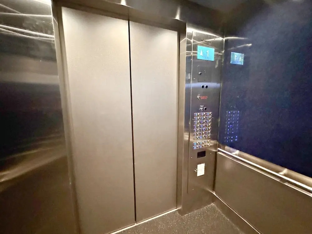 Crystal Tower 702