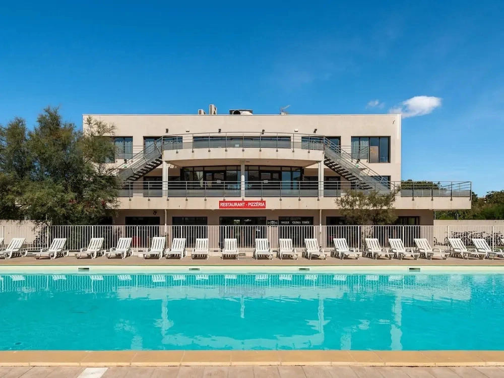 Coastal Stay for 4 With Air-conditioning