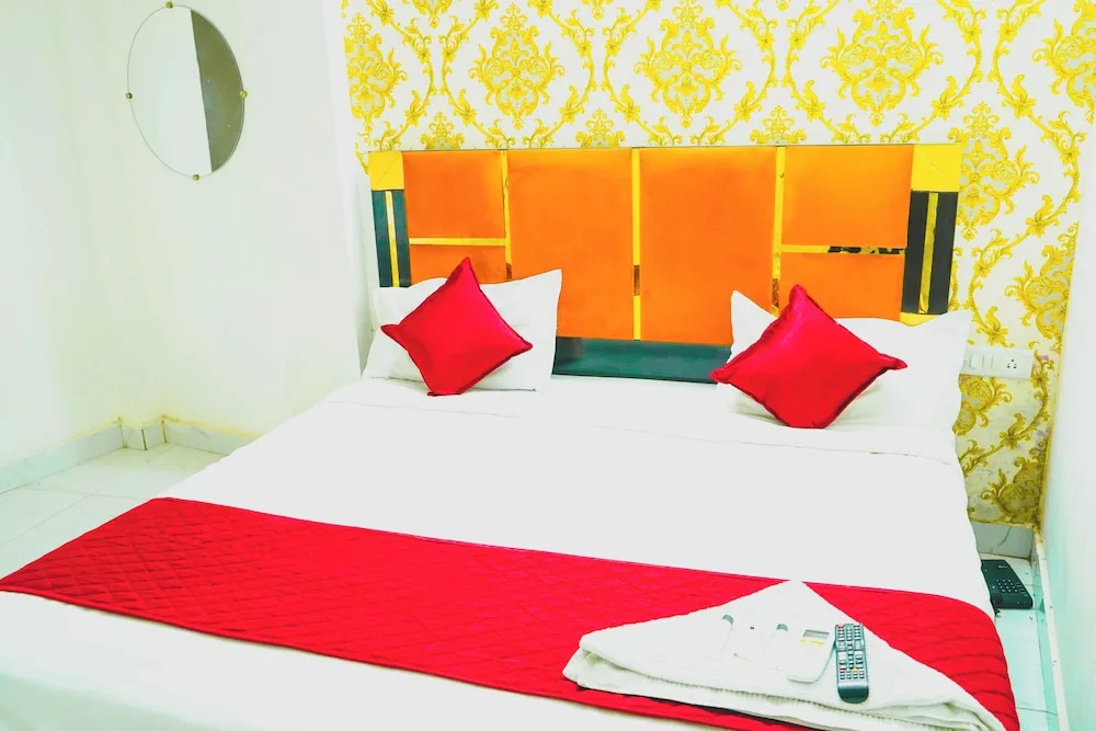 Roomshala 107 Chattarpur Farm House