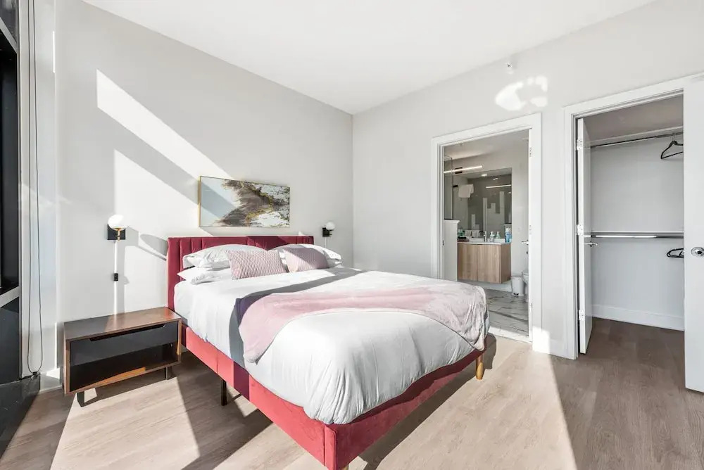 West Loop 3x 2BR Walk to Dining Gym Terrace