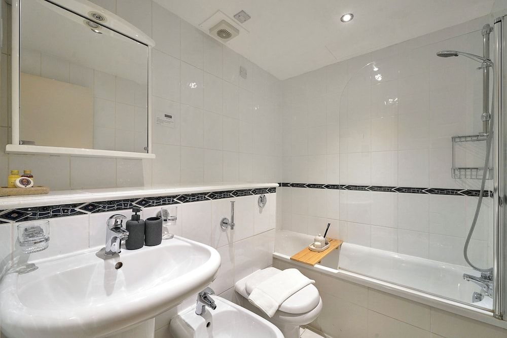 Hertford Flat 13