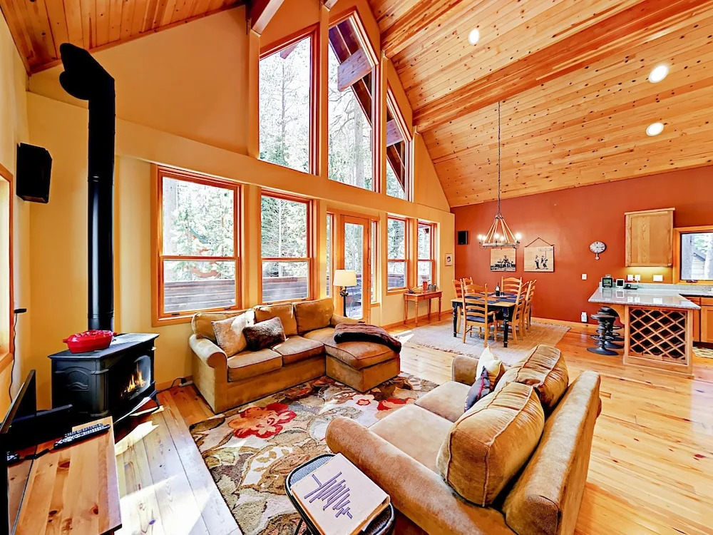 3br/2.5ba Lake  3 Bedroom Home