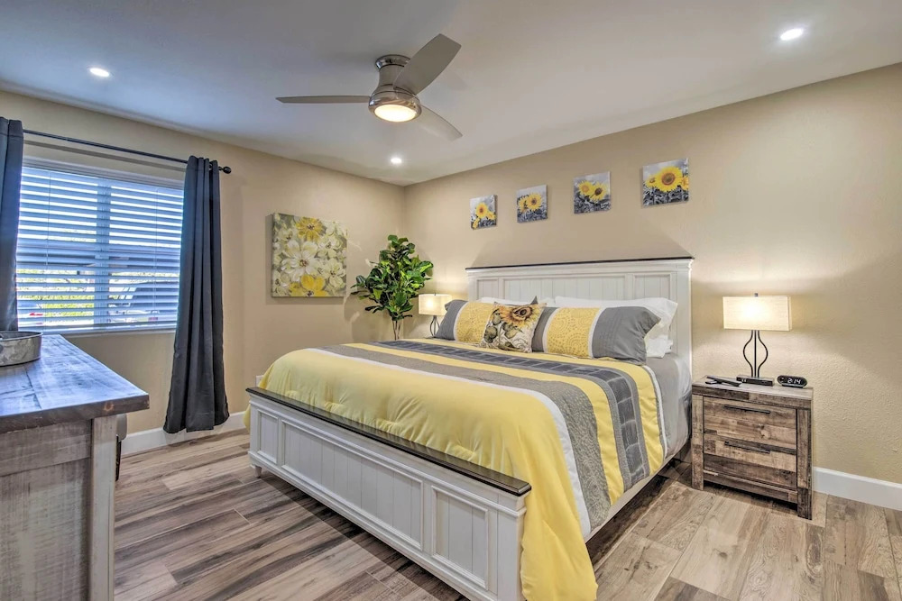 Arizona Condo w/ Community Pool & Hot Tub