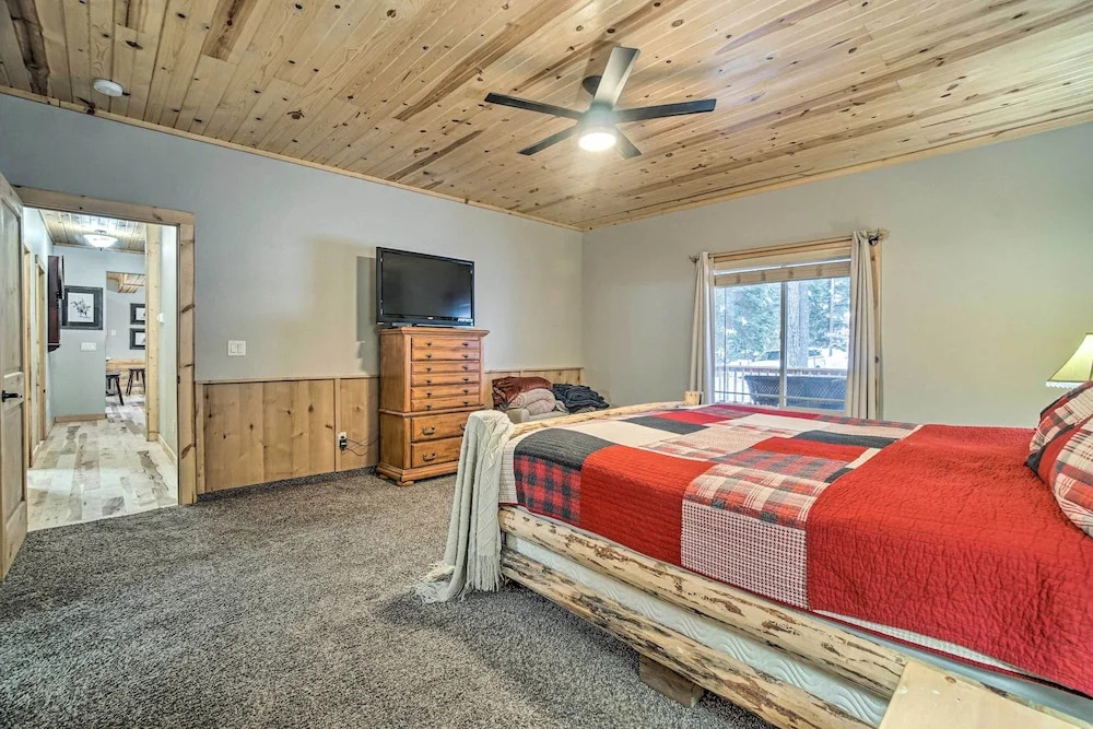 Garden Valley Cabin w/ Loft & Large Deck