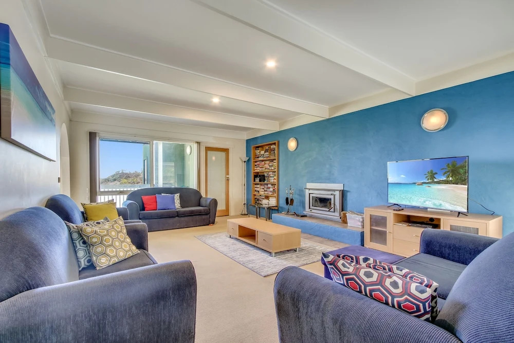 The Point - Spacious Waterfront Escape