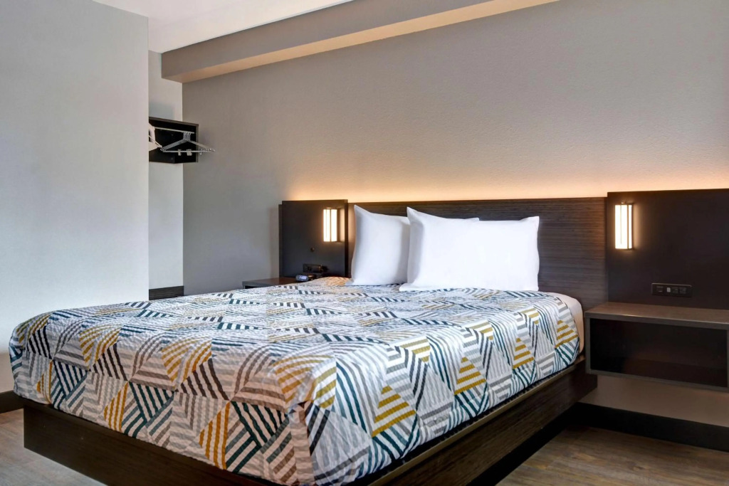 Studio 6 Extended Stay - Jacksonville, FL - Baymeadows