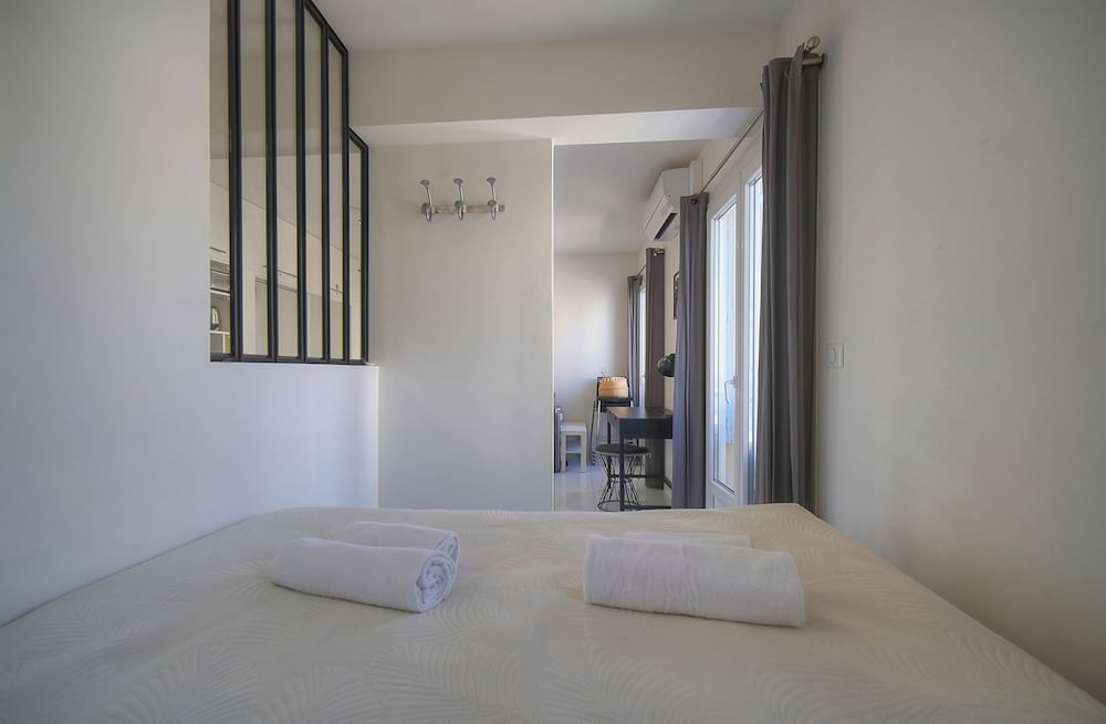 Studio Fonctionnel et Confortable A0b204