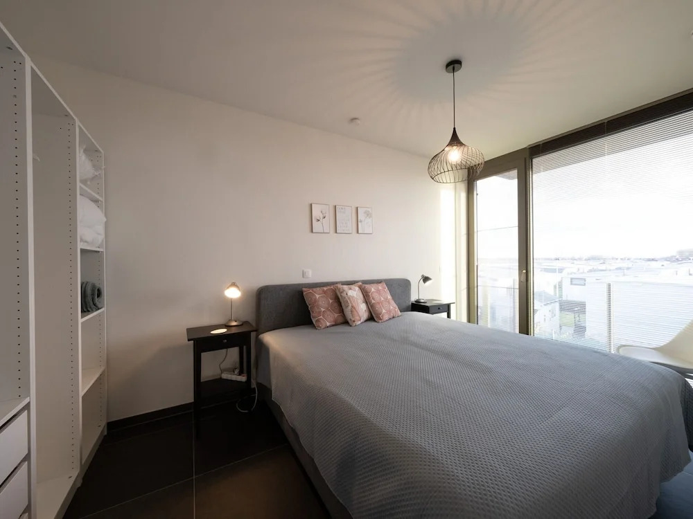 Spacious Apartment With Sunny Terrace