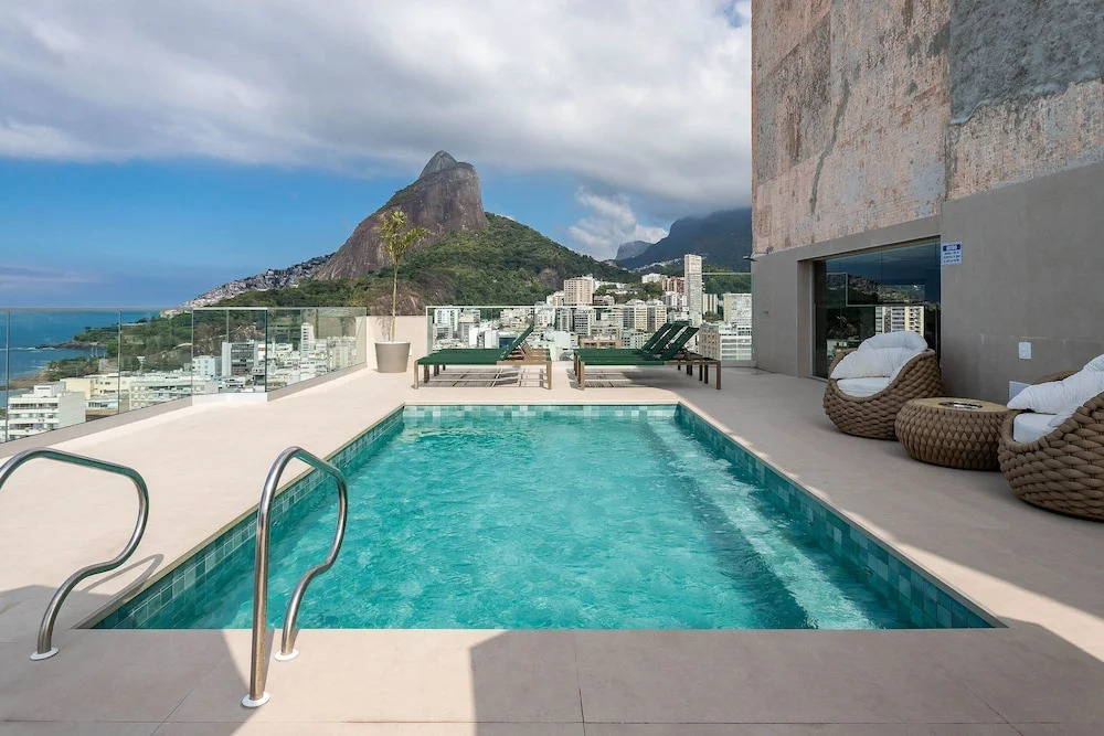 (1402) 2 Suítes, Vista para o Mar e Cristo