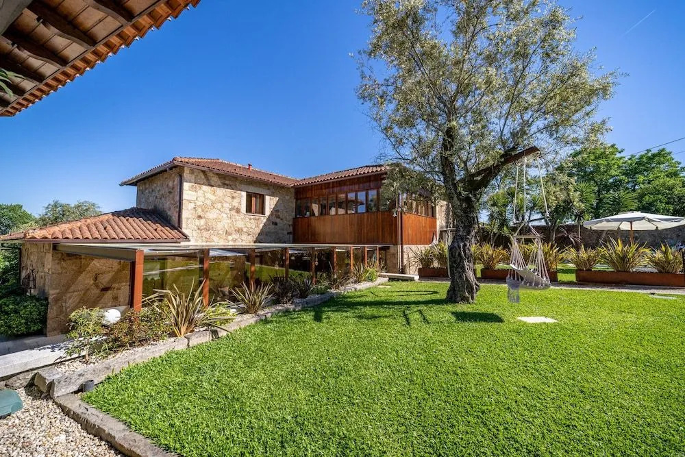 Villa com Piscina Braga by Izibookings