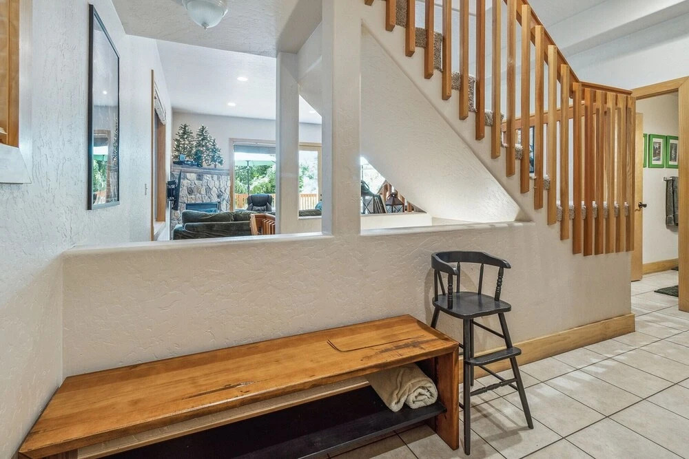 Spacious 4br/3ba. Continuous hot Water Tank! 4 Bedroom Home by Redawning
