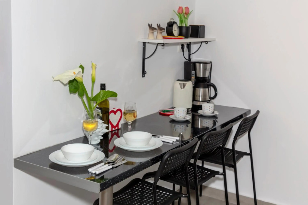 Attiki sunshine apartment with terrace. vipgreece.