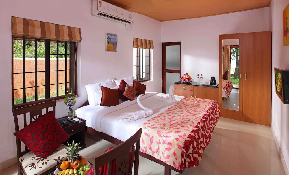 Saro Lake County Hotel