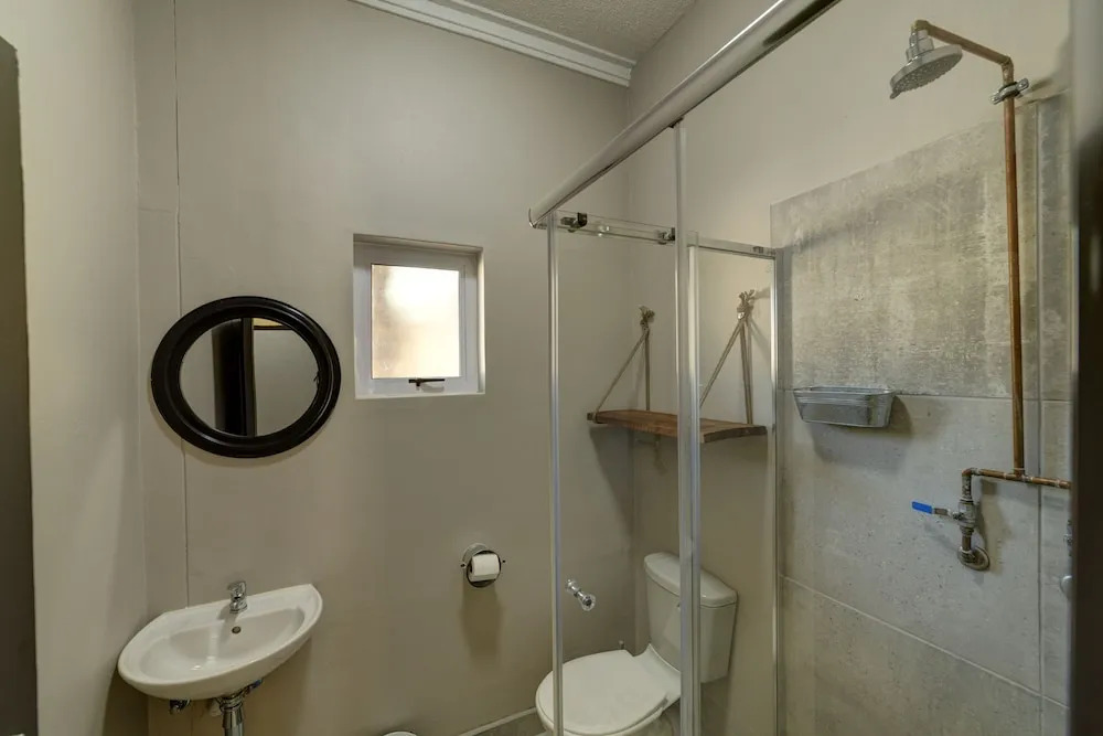 Naankuse Travellers Inn - Hostel