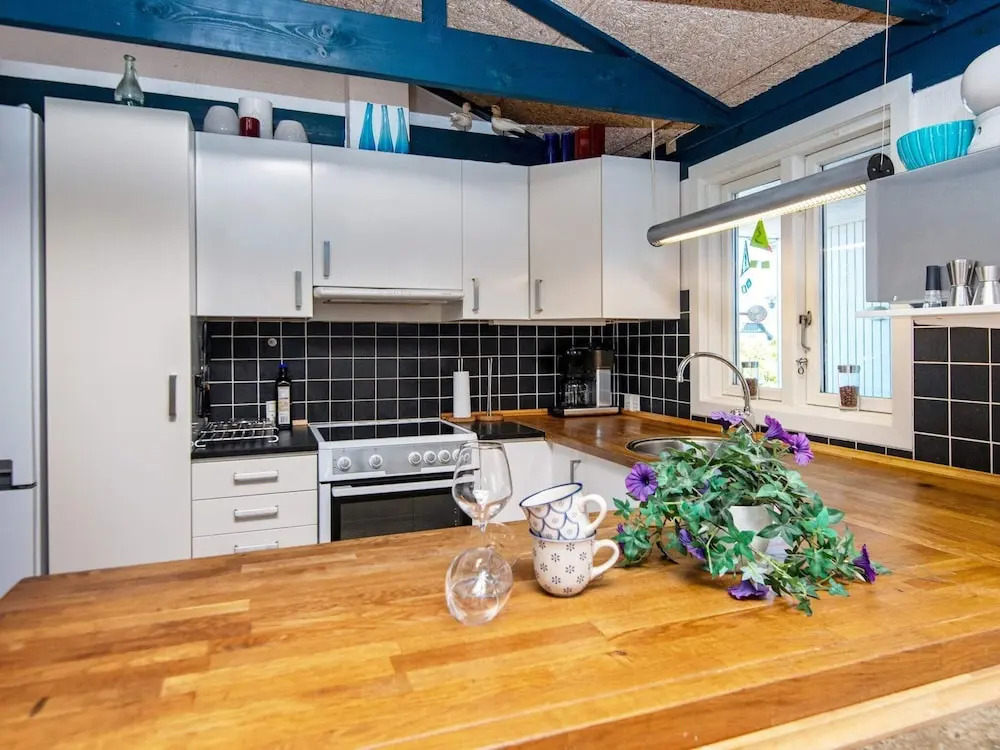 Wheelchair Accesible Cottage With Pool