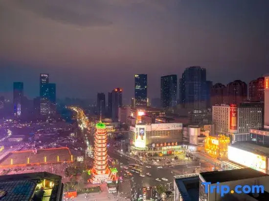 West Street E-sports Hotel (Zhengzhou Erqi square)