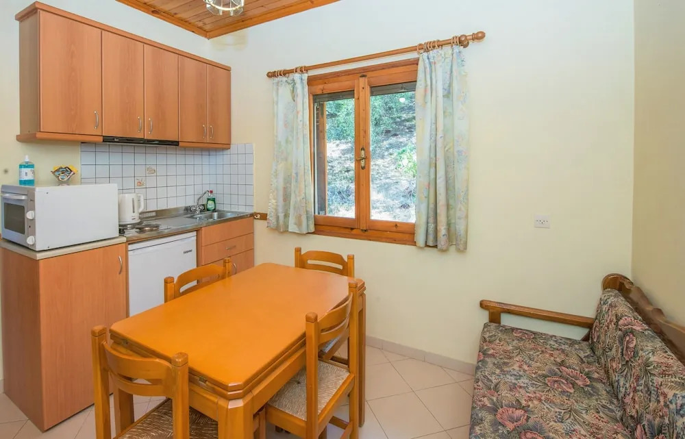 Dionysos Studios & Apartmets