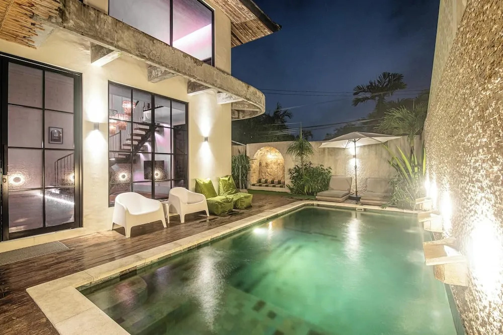 Elegant 4BR Seminyak Villa 10min From the Shore