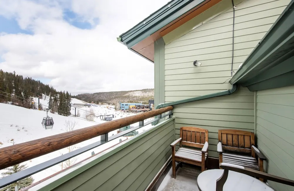 Zephyr Mountain Lodge, Condo , 7th Floor Forest and Slope View (Premium-Rated Condo 1705)