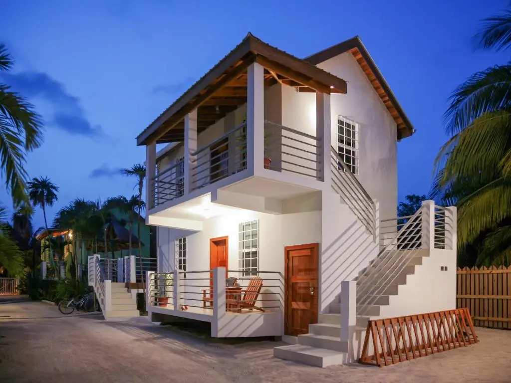 Weezies Ocean Front Hotel and Garden Cottages