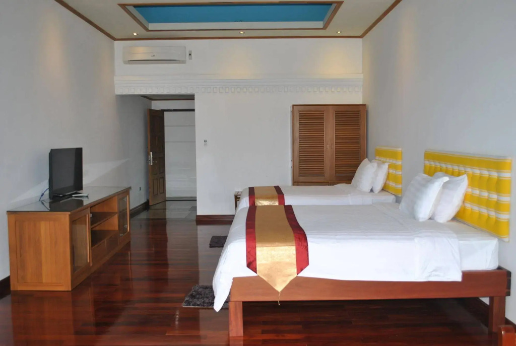 Myanmar Life Hotel