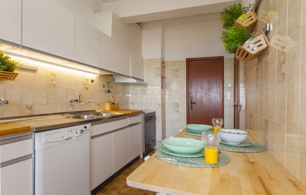 B43 - Spotless Seaview Apartment
