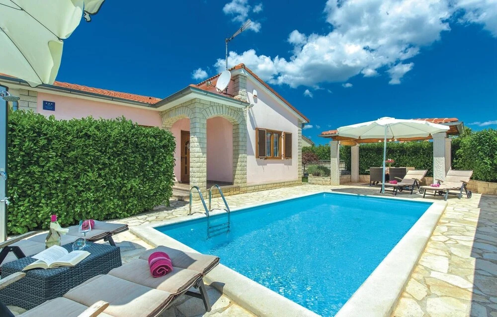 Holiday Home Kastelir 50 With Outdoor Swimmingpool