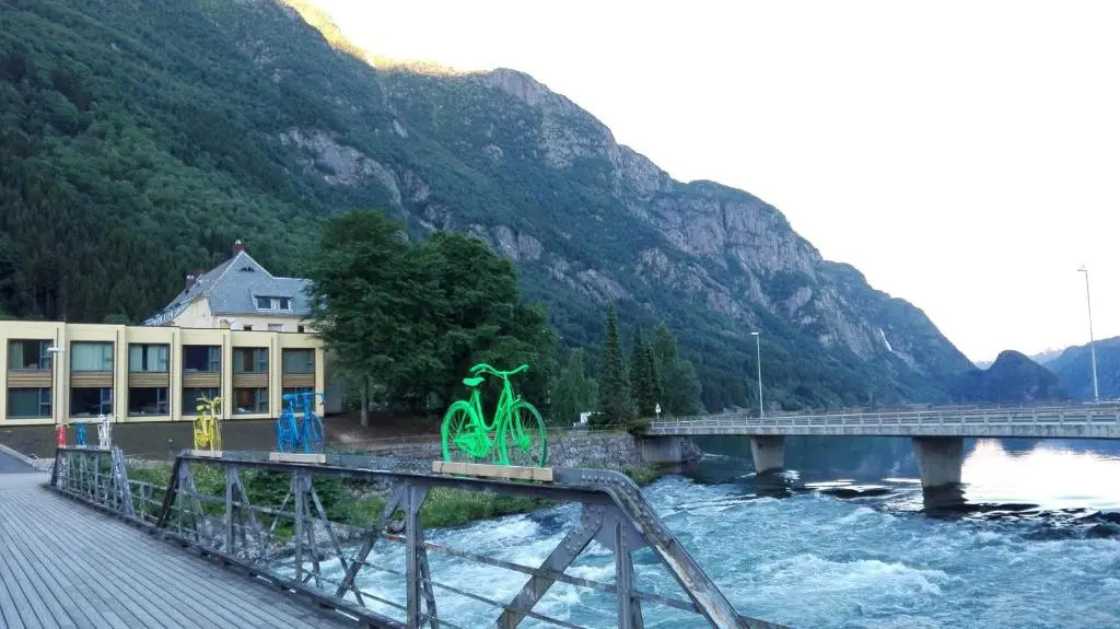 Trolltunga Hotel