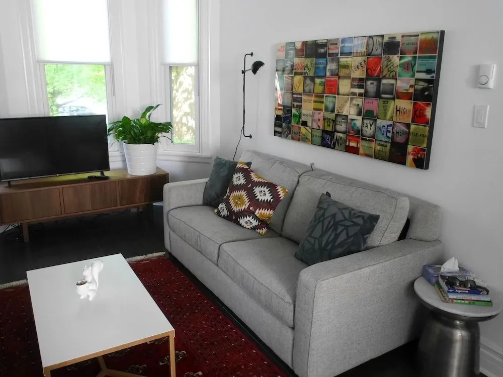 Stunning Two Level Home 3 Bedrooms