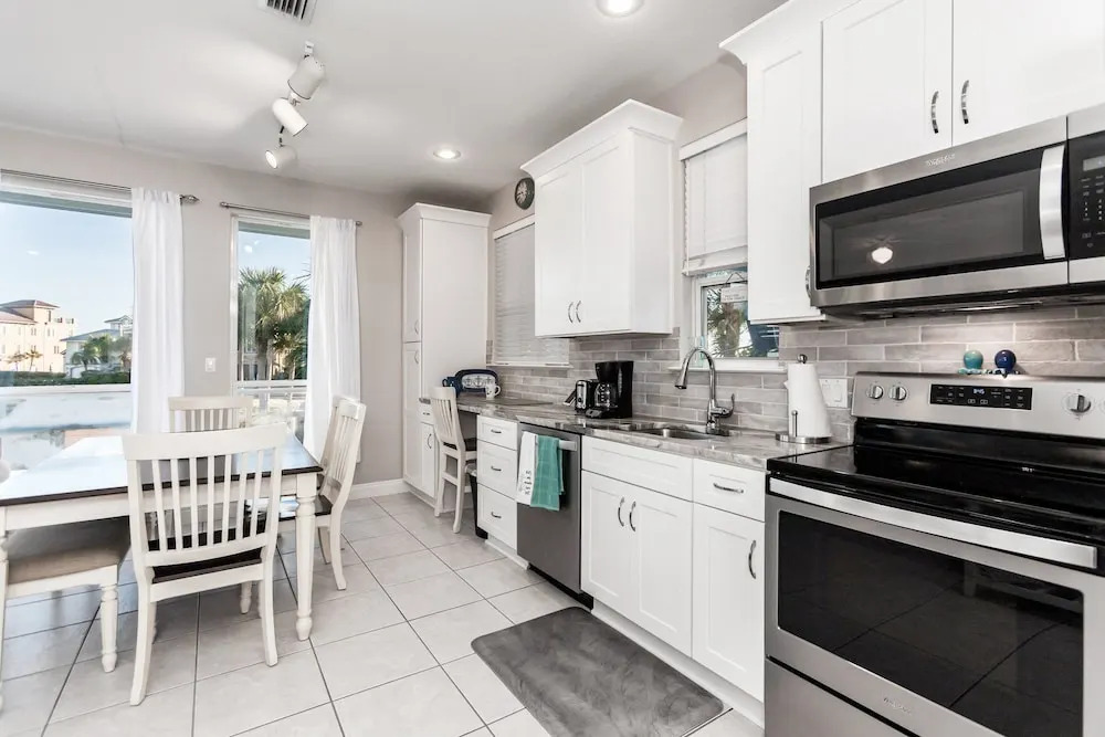 Scenic Duplex #11a 2 Bedrooms 2 Bathrooms Duplex