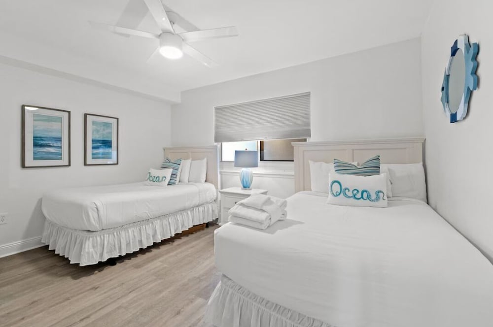 Emerald Beach 1736