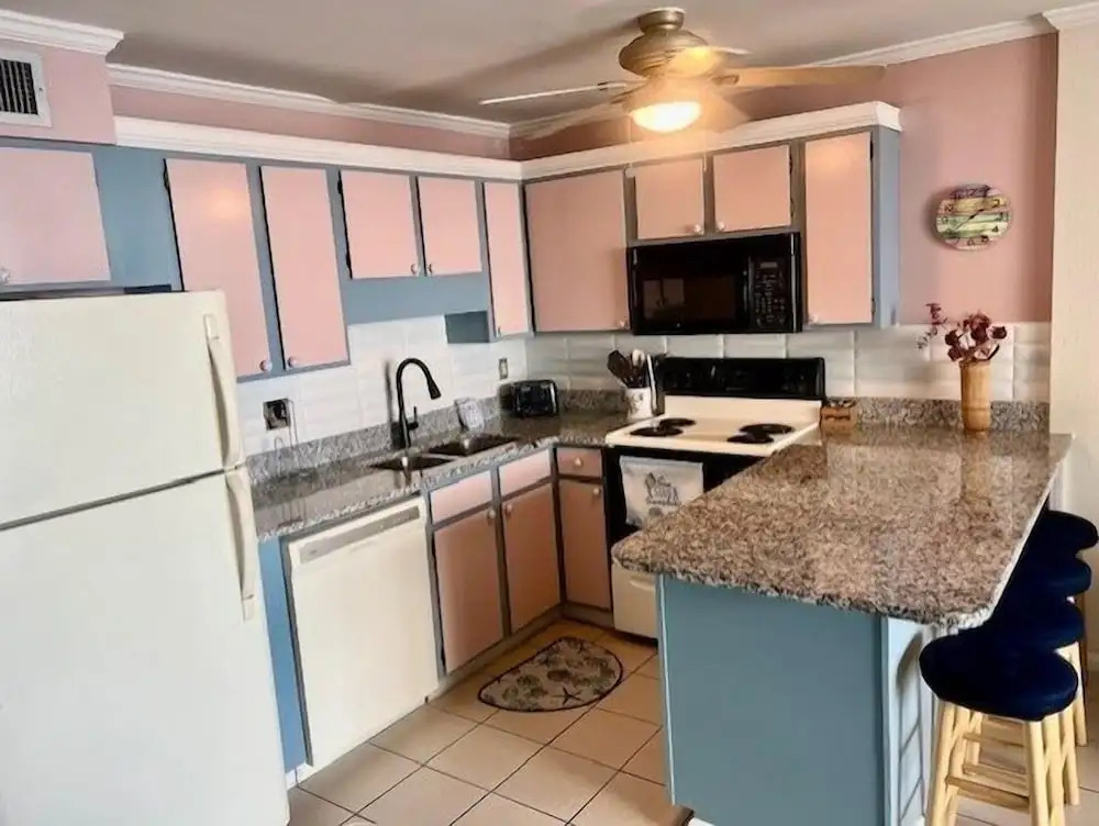 Royal Garden Resort 914 2 Bedroom Condo by RedAwning
