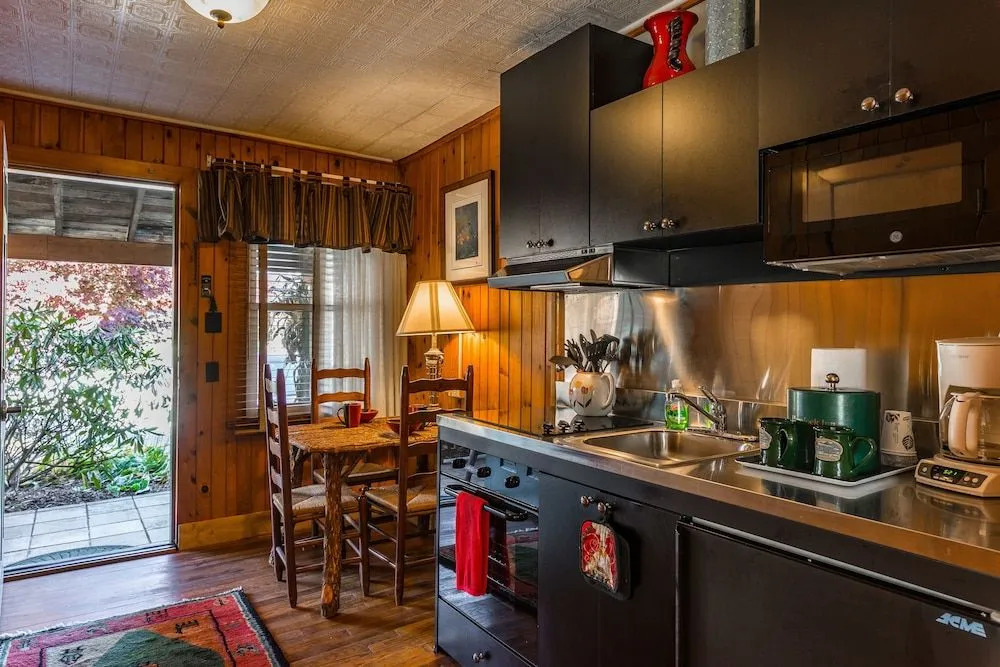 Hemlock Inn
