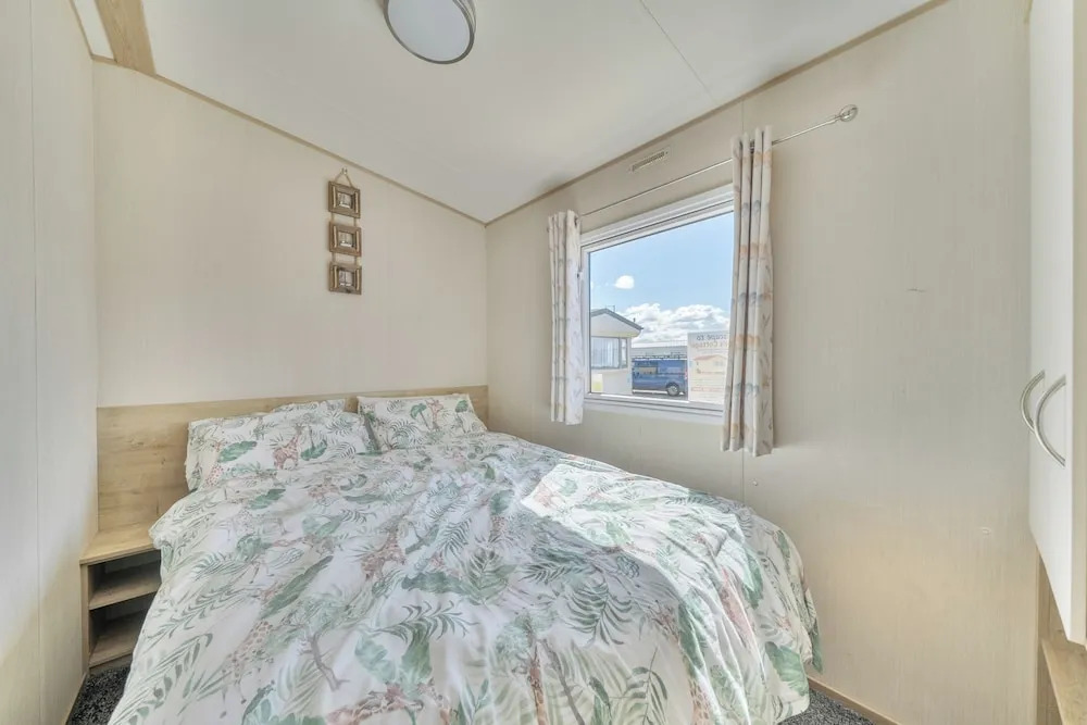 Sleeps 8 - Communal Spa Access - Parking