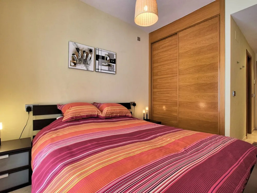 Comfortable apartment with sea views near Estepona, within walking distance from the sea