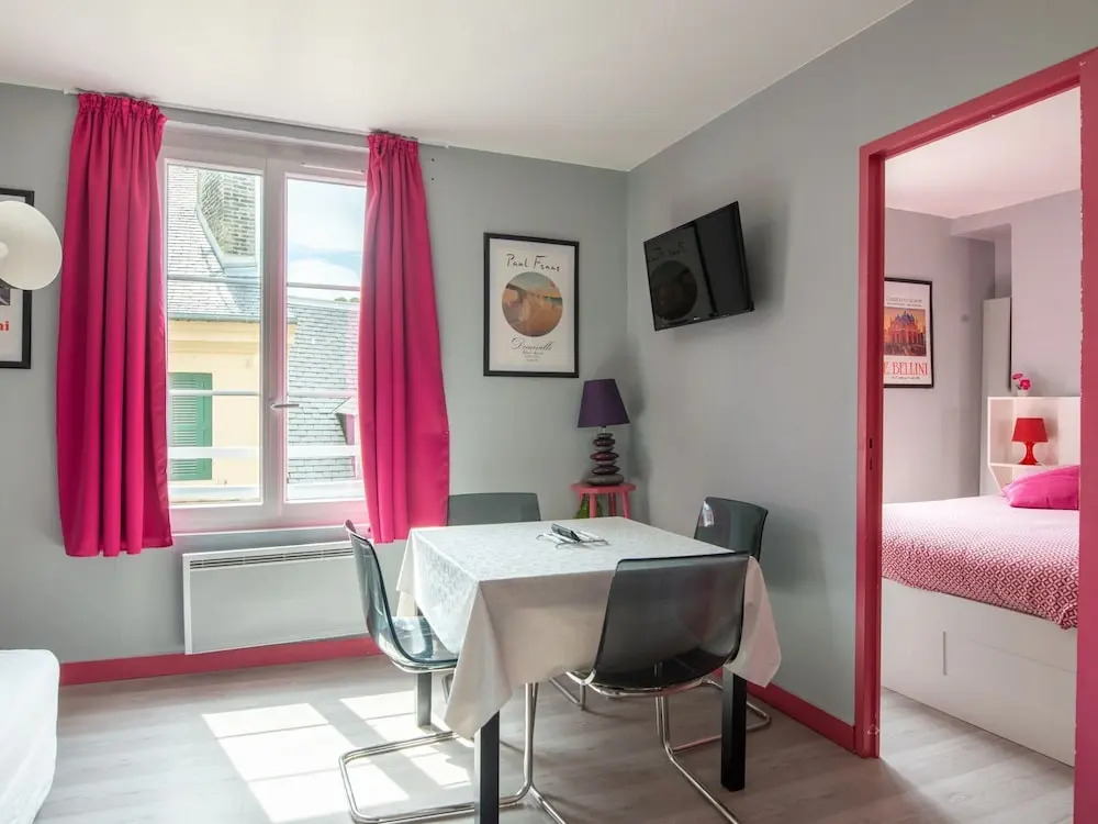 Comfortable, Modernized Apartment bad 300m From the Famous Harbor of Honfleur