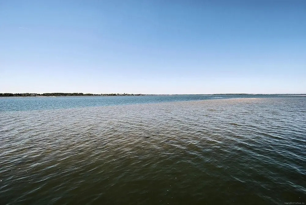 Harbour Island 403l 2 Bedroom Condo by RedAwning