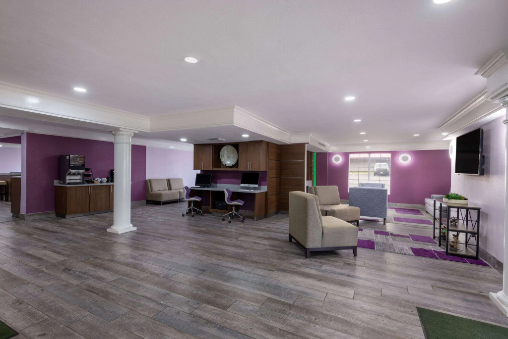 La Quinta Inn by Wyndham Kansas City Lenexa