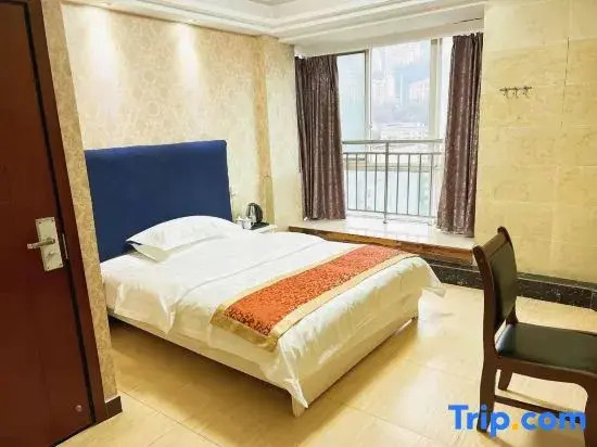 Yiju Hotel (Bazhong City Square Bus Terminal Area)