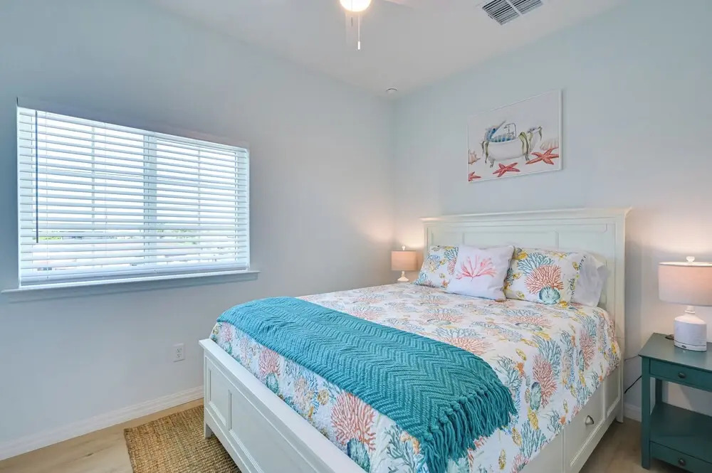Walk to Beach! Waterfront Hudson Townhome